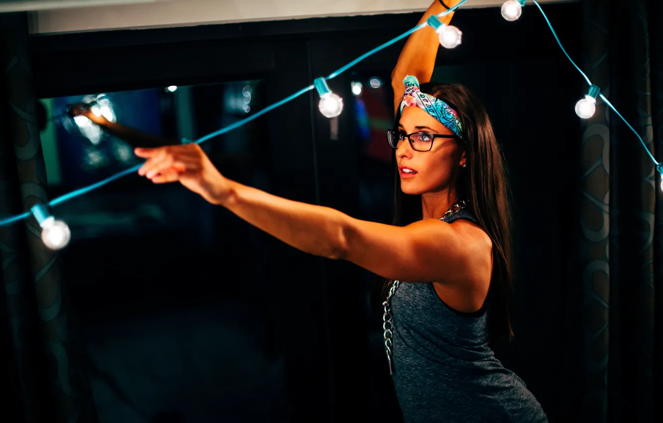 Wallpaper Light Model Pretty Brunette Pose For Mobile And Desktop Section