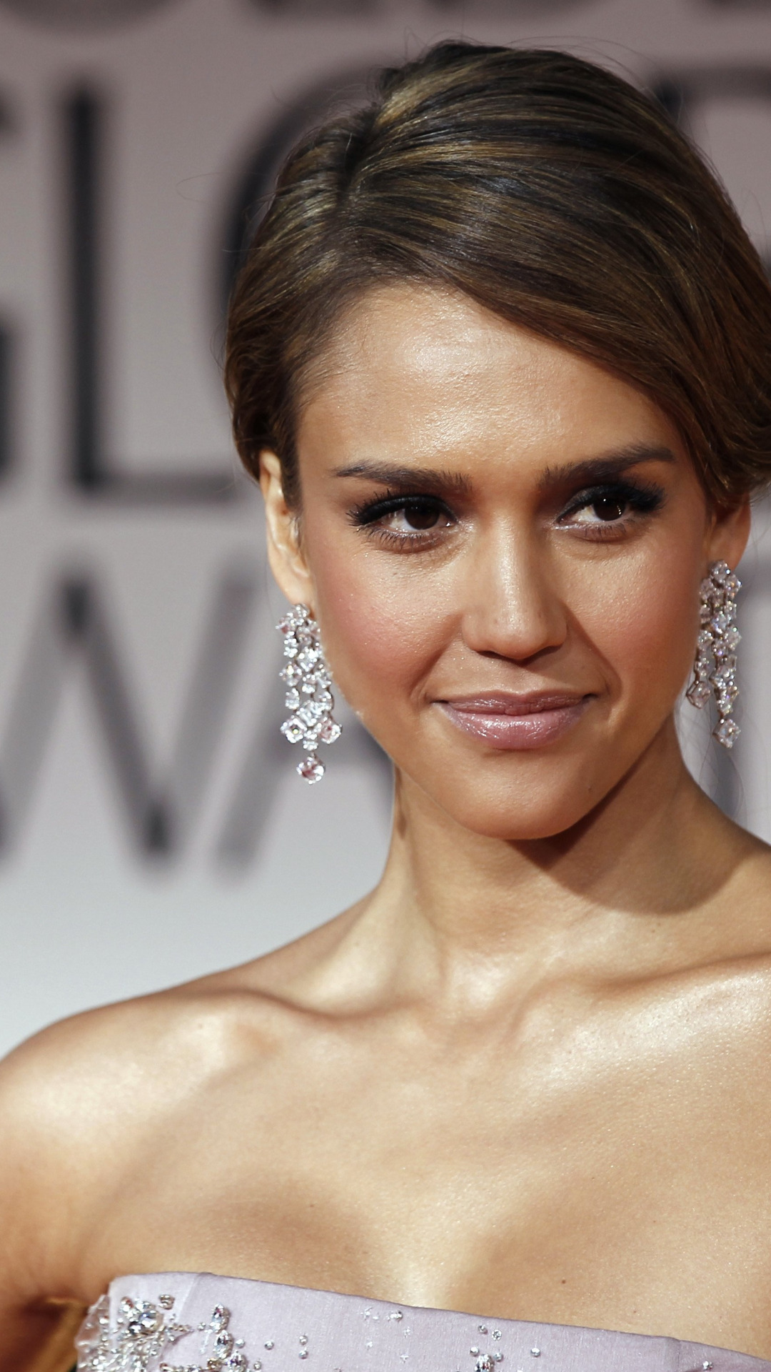 Download wallpaper Jessica Alba, earrings, makeup, actress, hairstyle ...