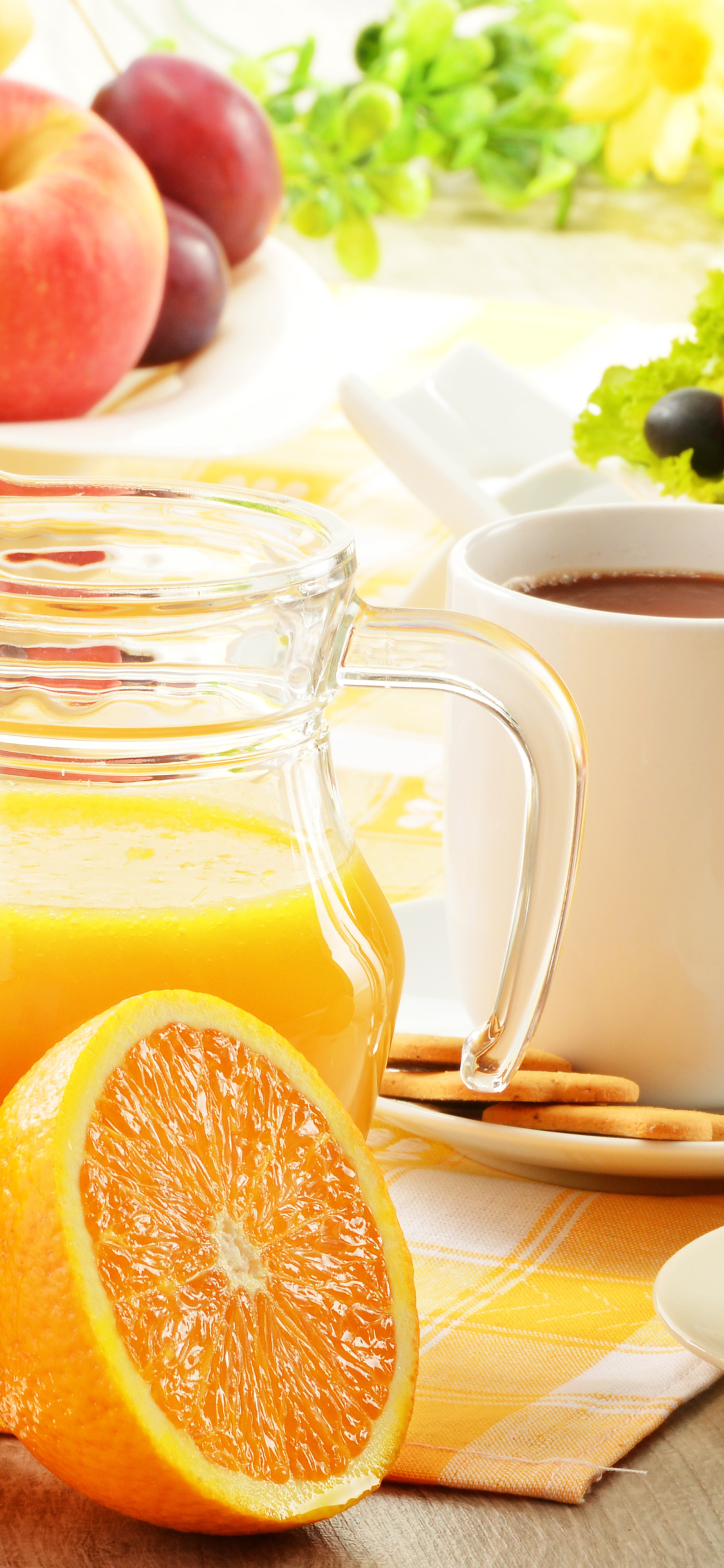 Апельсиновый сок на завтрак. Завтрак с апельсиновым соком. Апельсиновый сок. Яблочно апельсиновый сок. Кофе с апельсиновым соком.