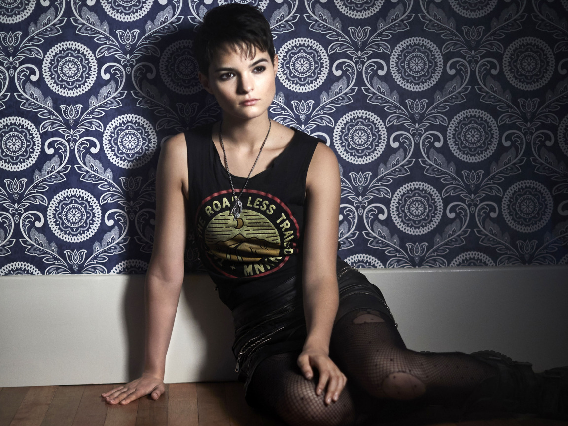 Download wallpaper look, pose, actress, Brianna Hildebrand, Брианна Хильдеб...