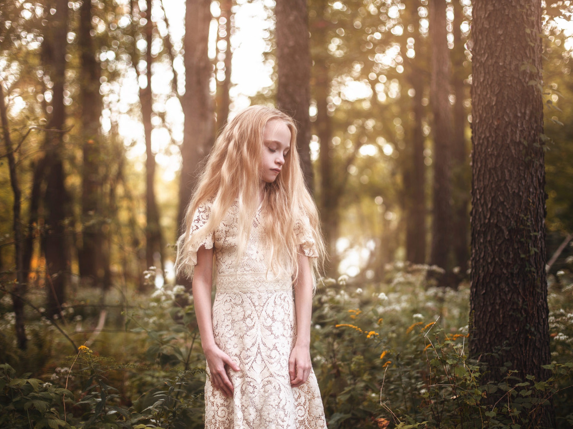 Forest девушка. Девушка в лесу. Девочка в лесу. Фотомодели в лесу. Лесная девушка.