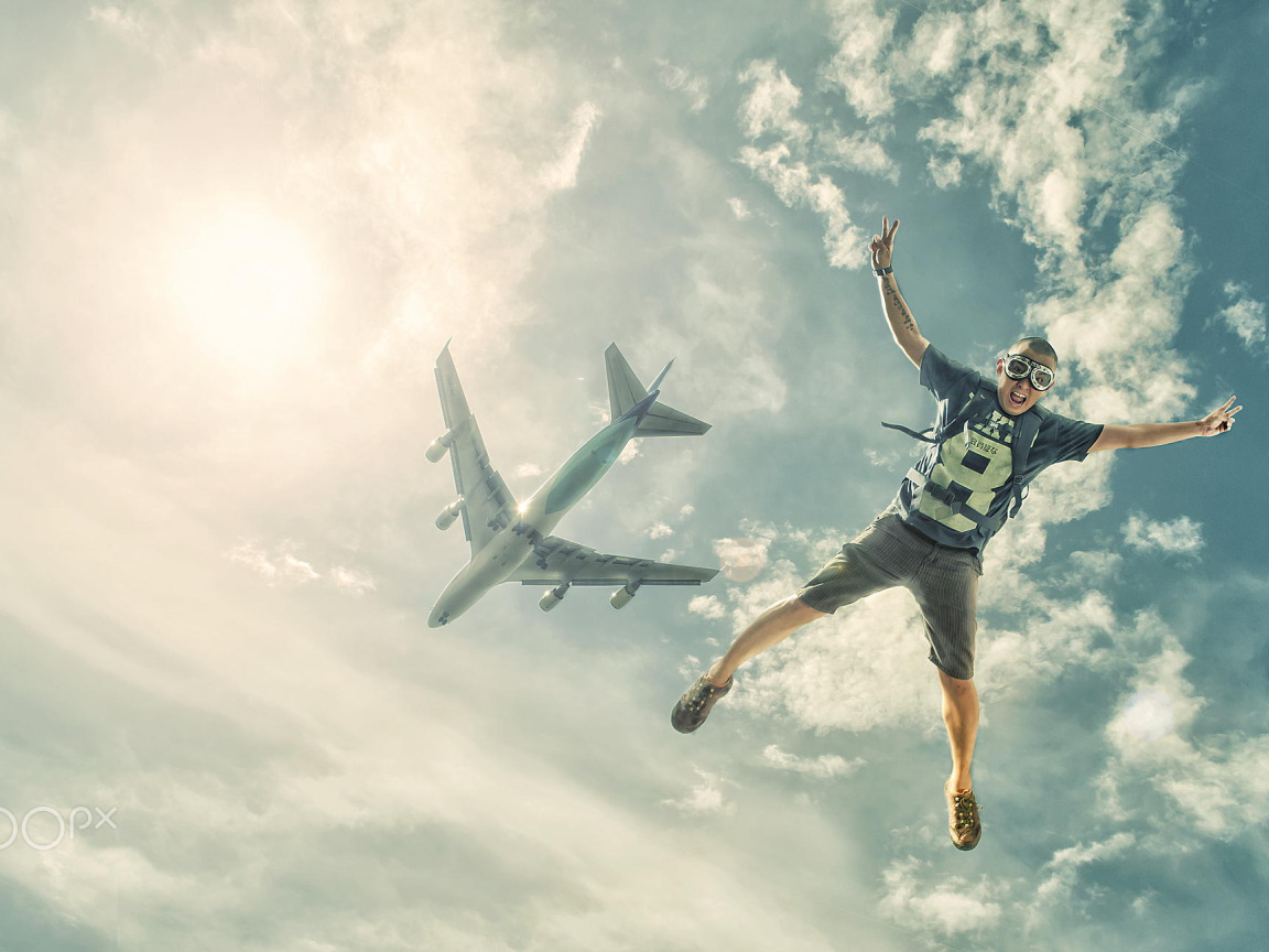 Fly with the wind. Полет в воздухе. Человек в полете. Человек в воздухе. Человек летит.