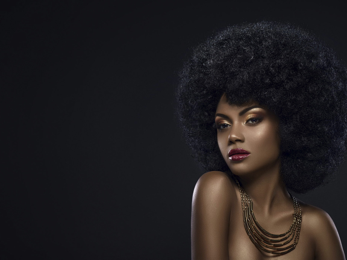 Black hair skins. Афро Брук певица. Афроамериканка певица Тейлор. Причёски для девушек.