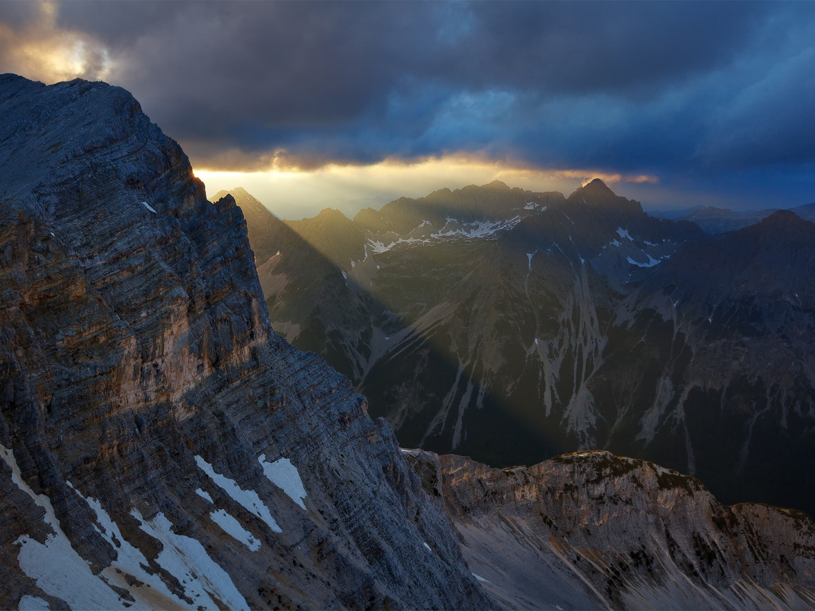 Light mountain. Горы свет. Гора света. Световая гора. Освещение в горах.