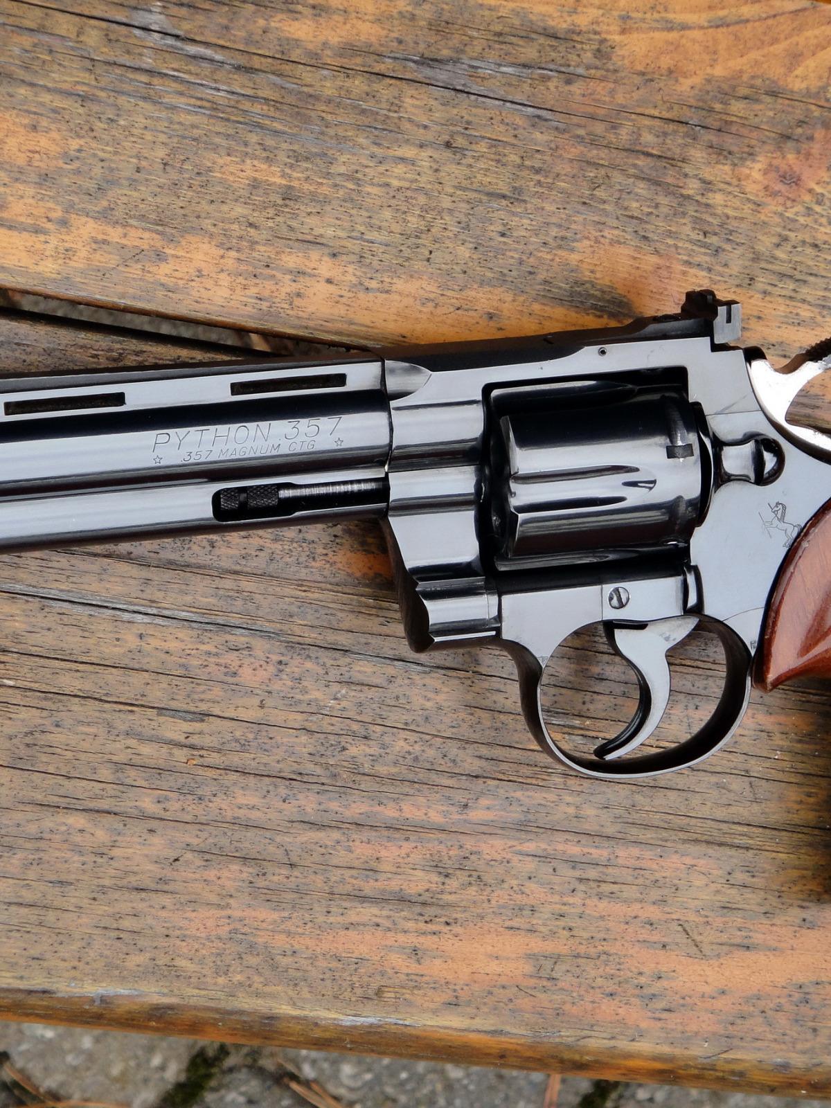 Download wallpaper Board, revolver, Colt Python, section weapon in ...