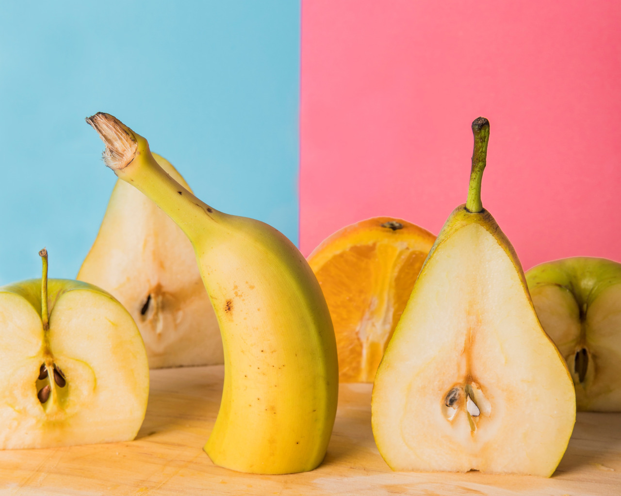 Orange pear. Эпл груша банан. Яблоко груша банан апельсин. Яблоки и бананы. Груши и цитрусовые.