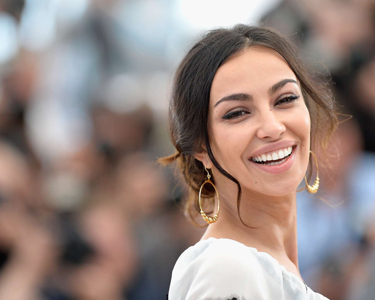 Download wallpaper joy, smile, earrings, lips, brown hair, Madalina Diana  Ghenea, Italian, Madalina Diana Ghenea, section girls in resolution  1280x1024