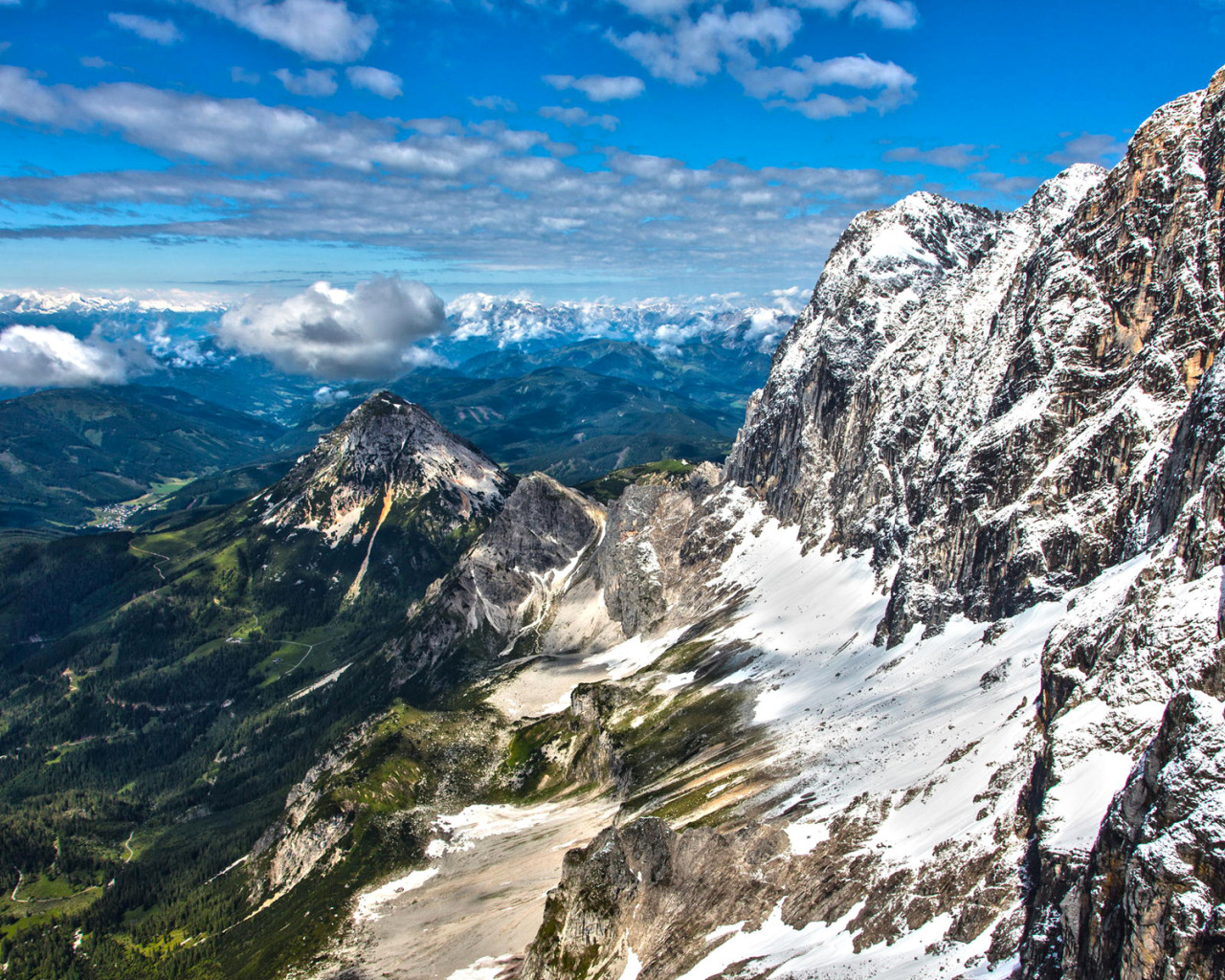 4 8 2 mountains. Горный массив Дахштайн Австрия. Вершина Дахштайн. Мраморные горы Альпы. Вершина горы Альпы.