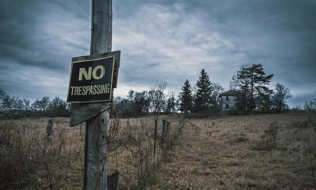 Download wallpaper house, sign, the fence, no trespassing, section ...