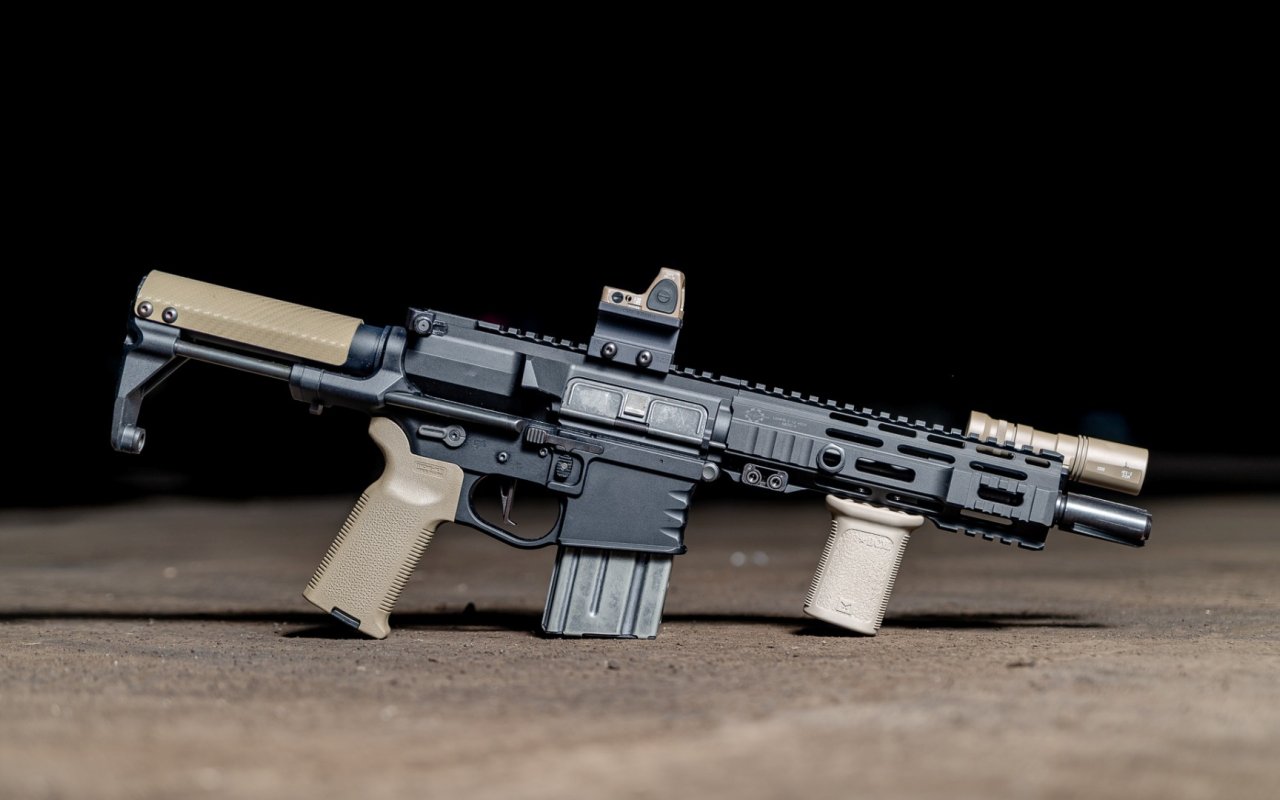 M16 Customized Download wallpaper weapons, rifle, weapon, custom, M16, ar-15, assault ...