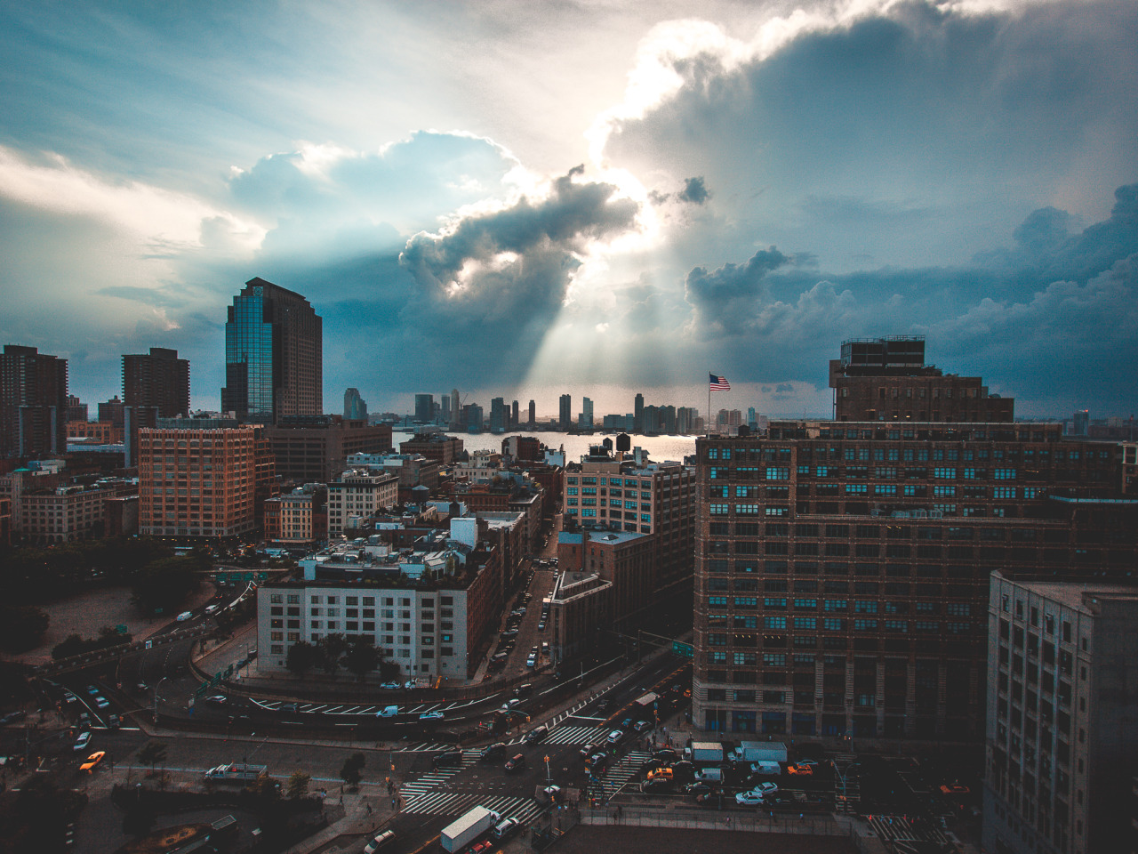 Over the city. Нью йорк aesthetic улица. атмосферный город. город эстетика. атмосферные здания.