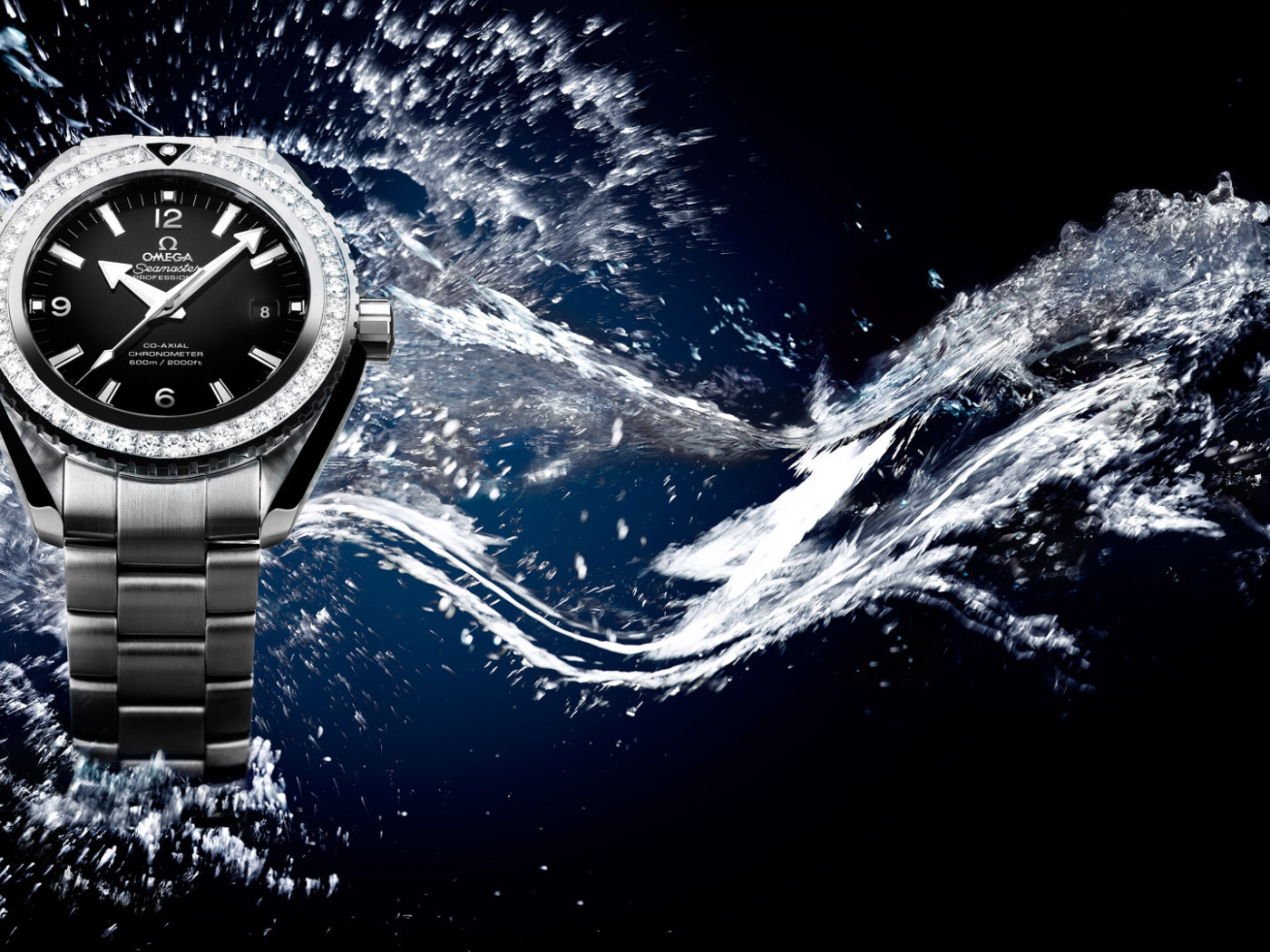 Залил часы водой. Обои часы Омега симастер. Часы в воде. Скринсейвер часы в воде. Скринсейвер часы под водой.