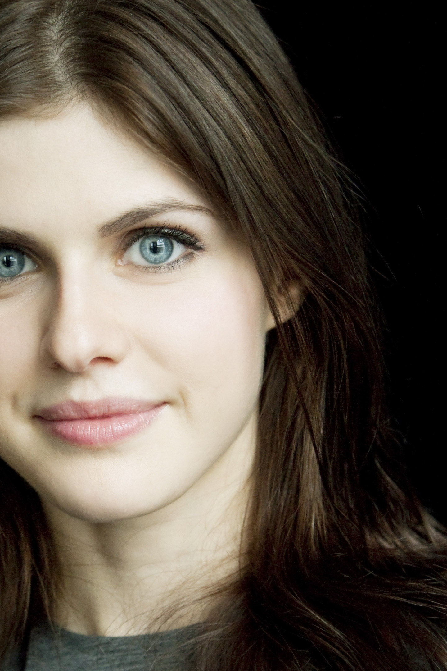 Download wallpaper eyes, look, girl, smile, actress, beauty, Alexandra  Daddario, Alexandra Daddario, section girls in resolution 1440x2160