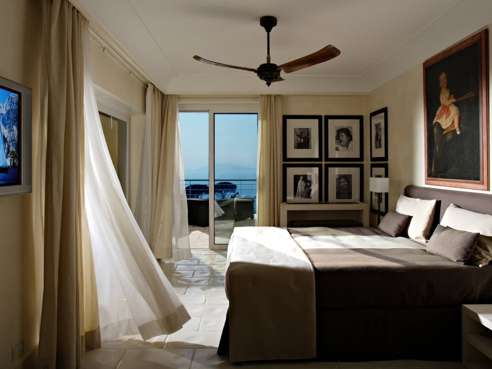 Villa room. Дизайн. Комната в стиле Альт. Красивые пластиковые окна. Jumeirah Capri.