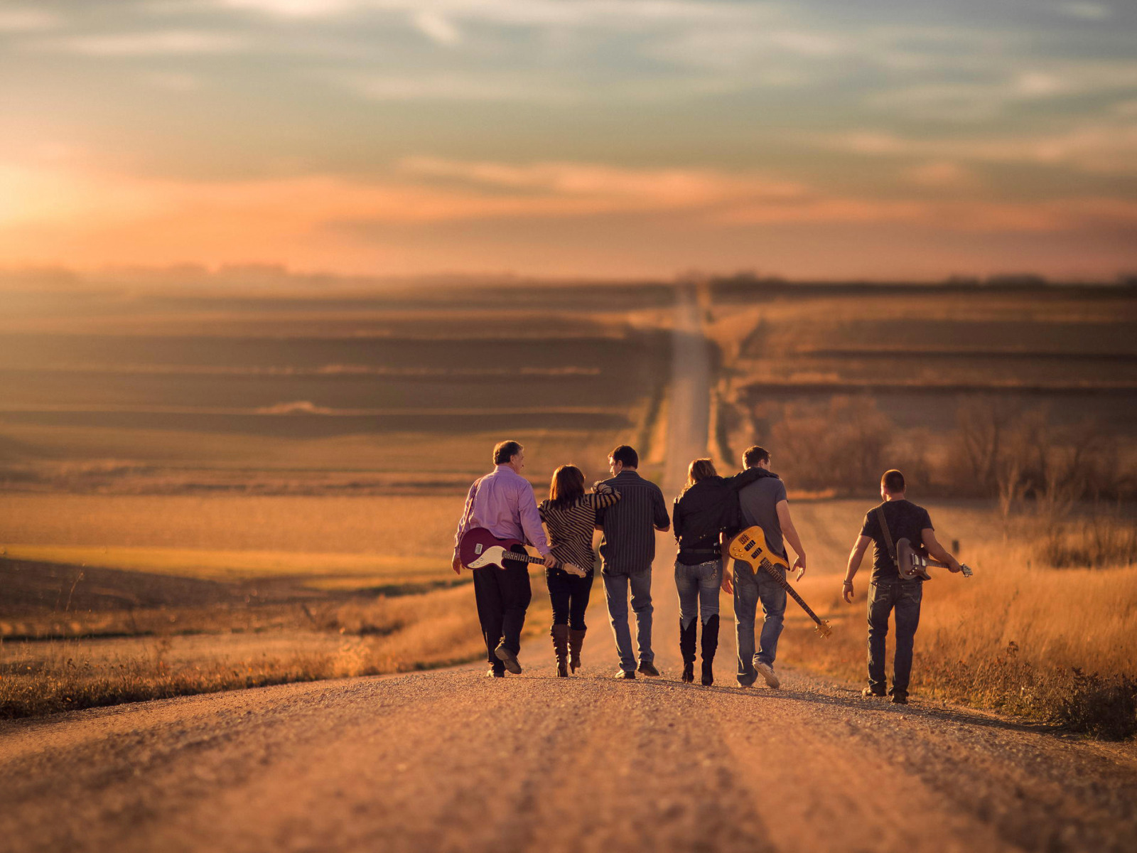 The road of life. Человек идет по дороге. Человек уходит в закат. Друзья на закате. Друзья на рассвете.