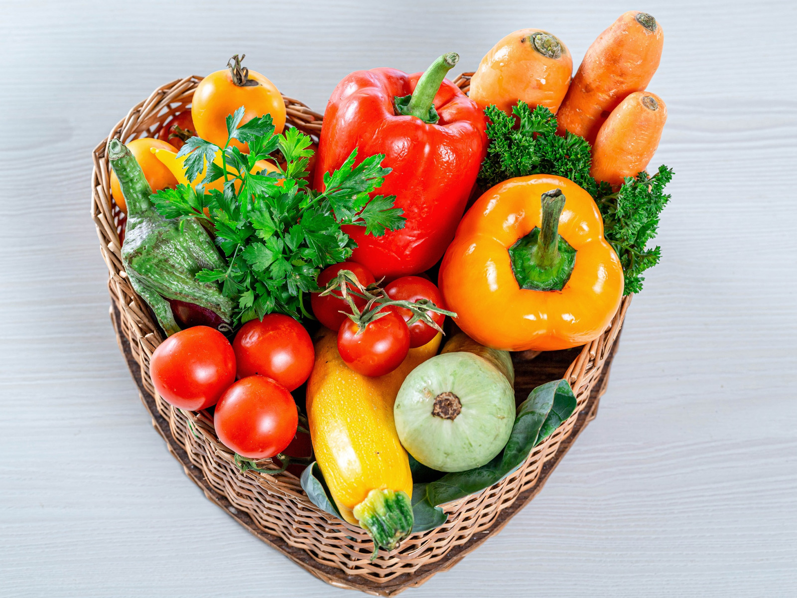 Овощи по фото онлайн Download wallpaper basket, pepper, vegetables, tomatoes, section food in resolut