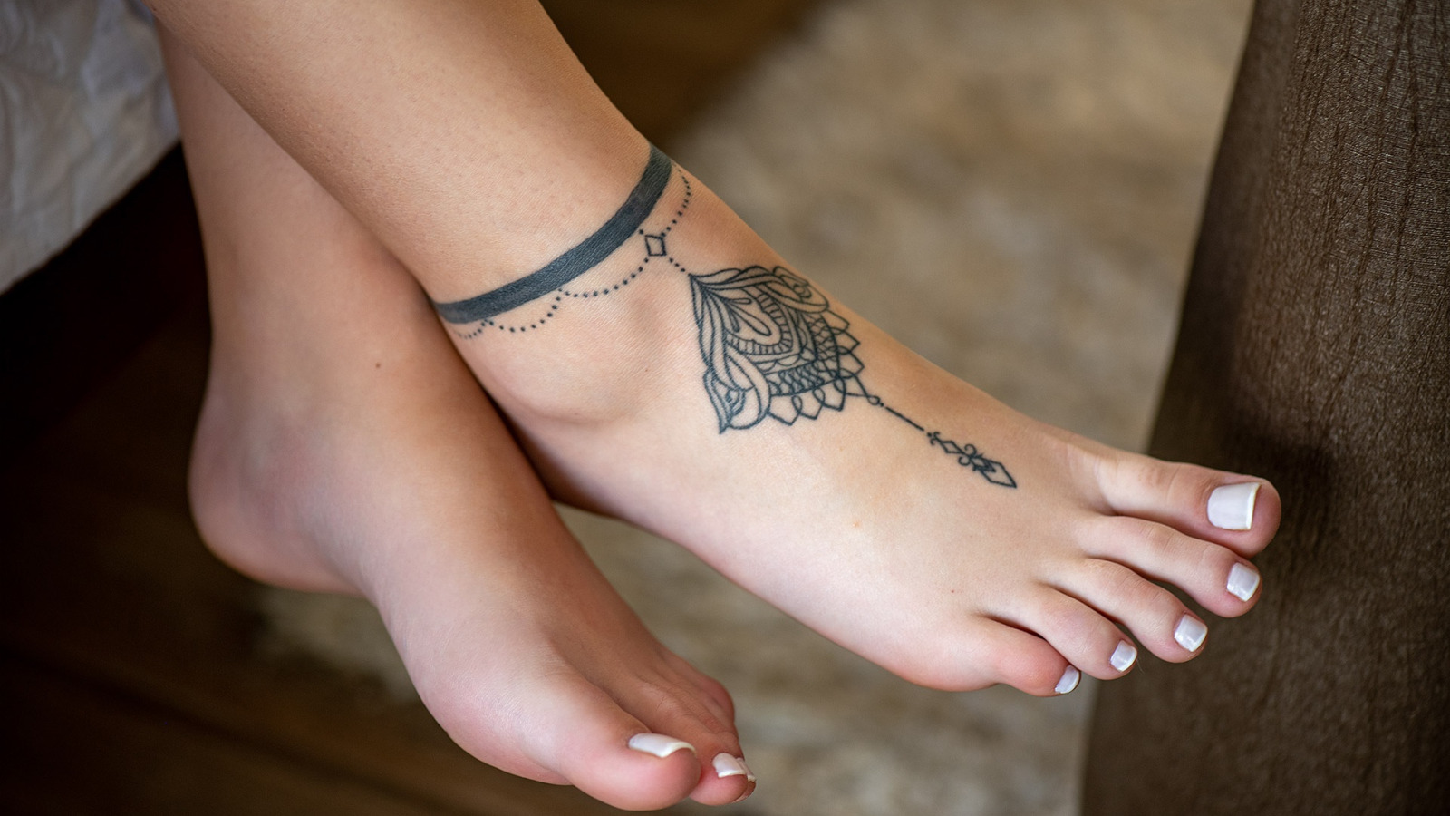 anklet tattoo/feet mehndi design/feettattoo/foot mehndi/foot tattoo/leg  mehndi/hennatattoo/shorts - YouTube