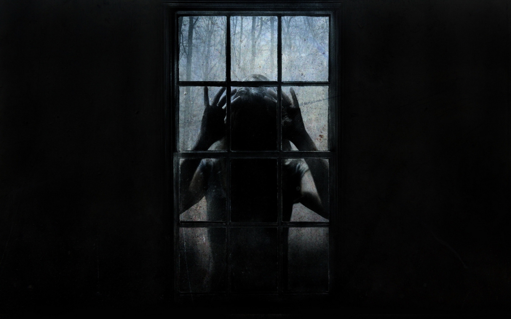 Страшный силуэт в темноте. Человек за окном. Fear scare
