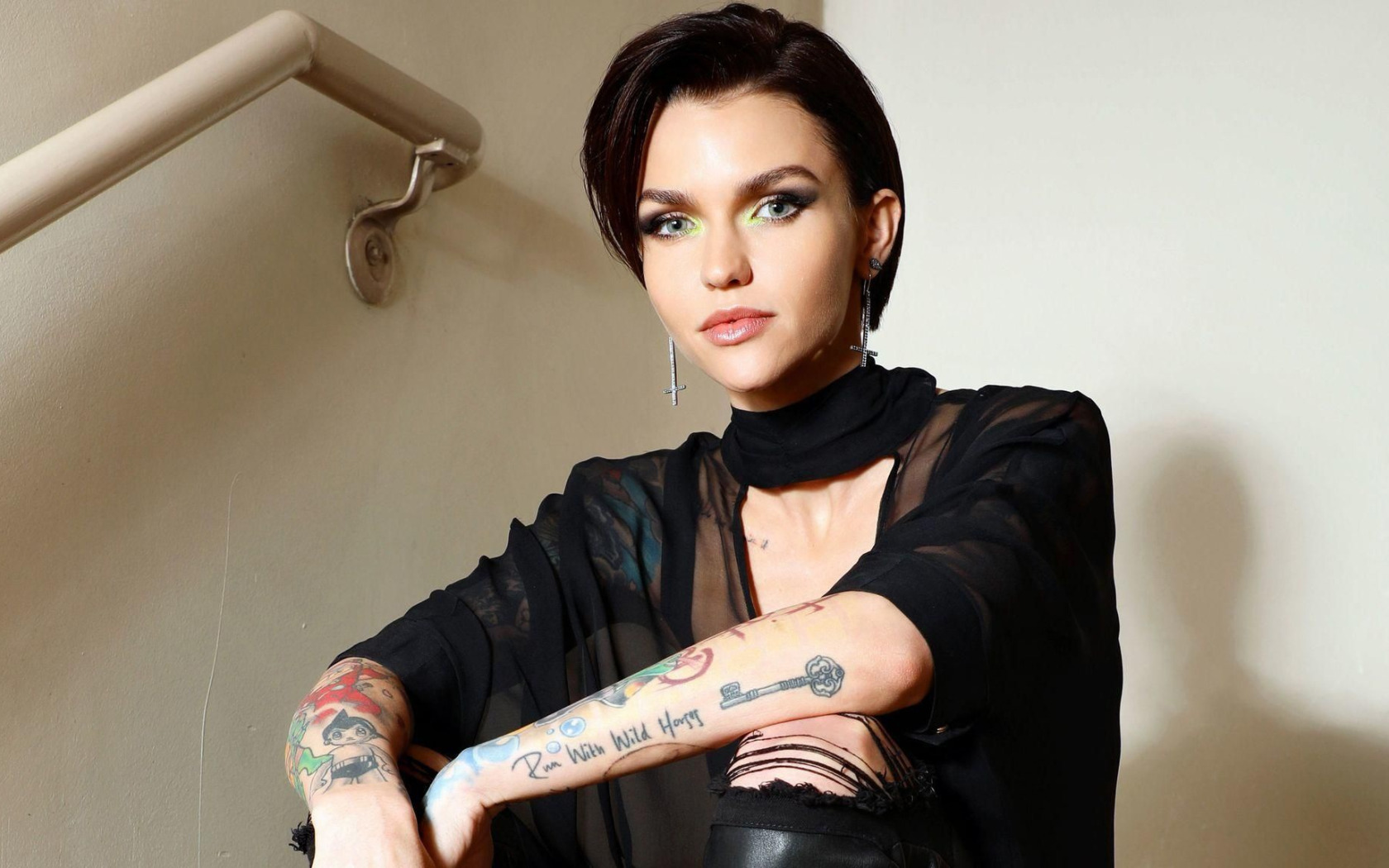 Download wallpaper actress, tattoo, cutie, short hairstyle, XXX, Ruby ...