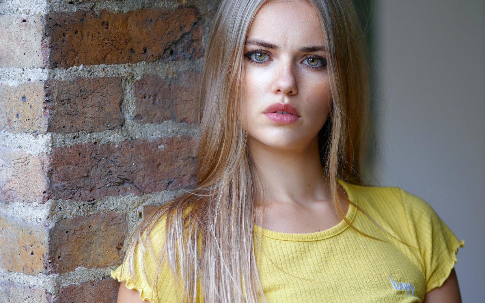 Download wallpaper look, wall, model, portrait, brick, makeup, Mike ...