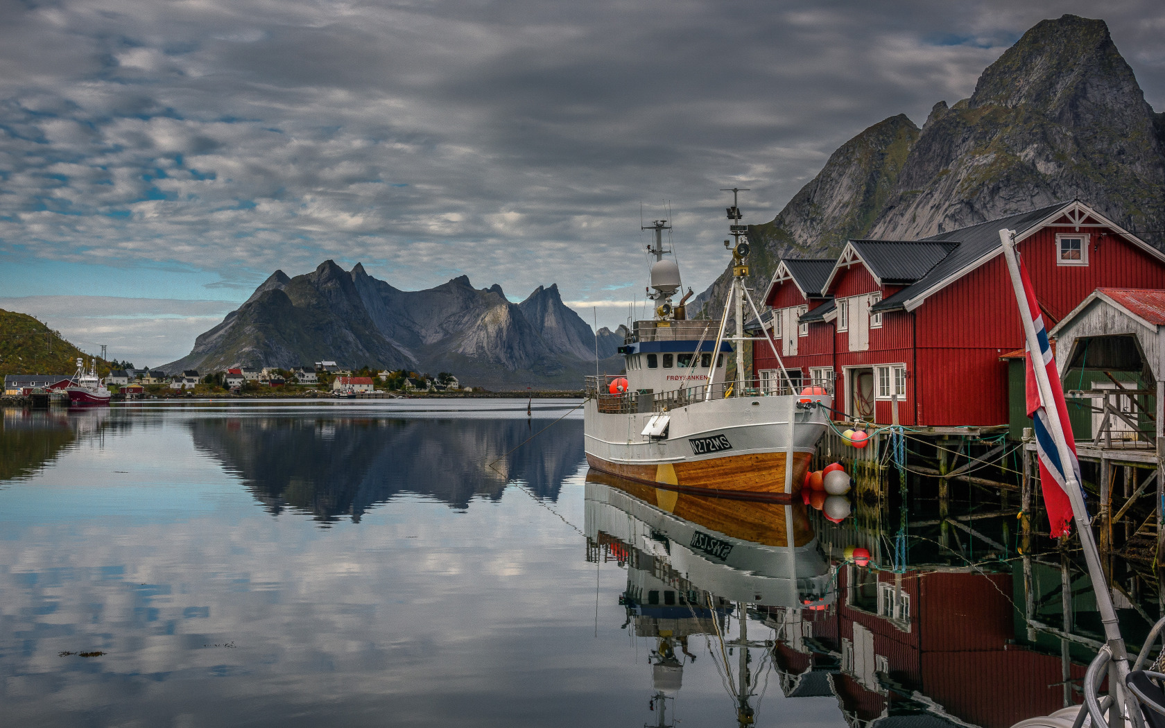 Isla Fiord ship