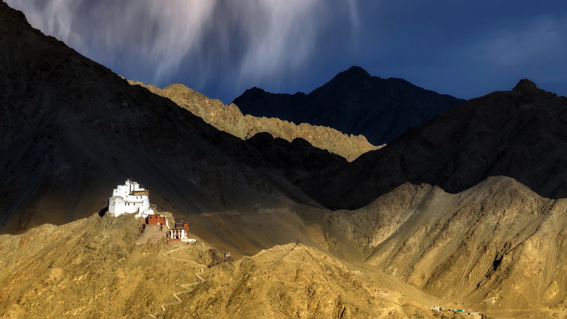 Indian mountain. Namgyal Tsemo Gompa. Namgyal Monastery. Джахан Тибет. MOVALI горы Индия.