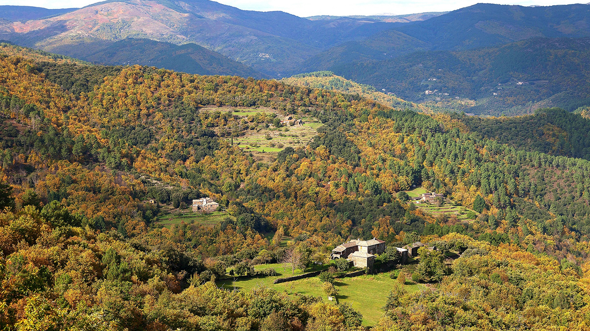 Locations vacances Dordogne dès 35 € / nuitée - Toploc Cool places to visit, Dor