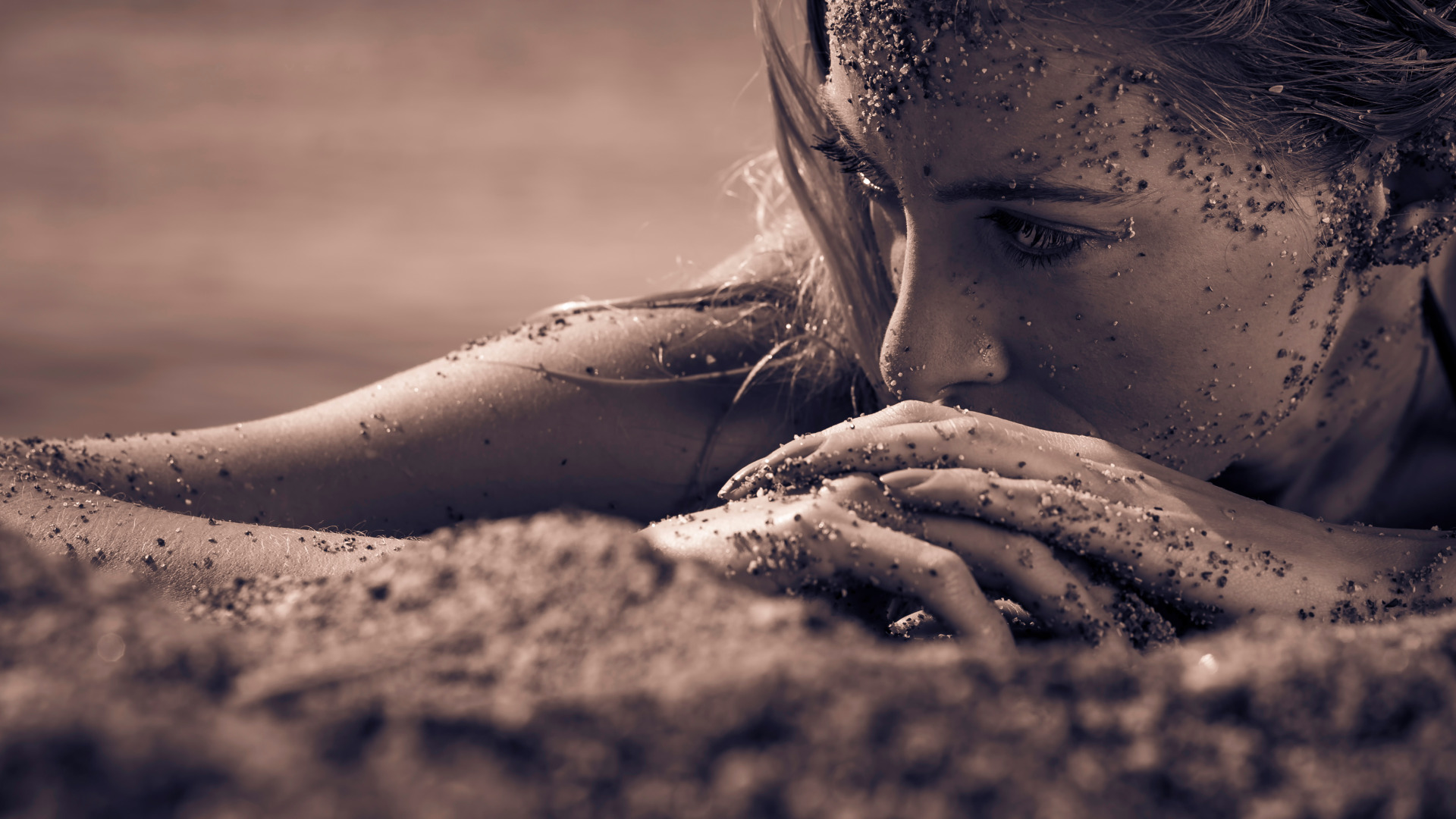 Download wallpaper <b>sand</b>, macro, portrait, section girls in resolution 1920x...