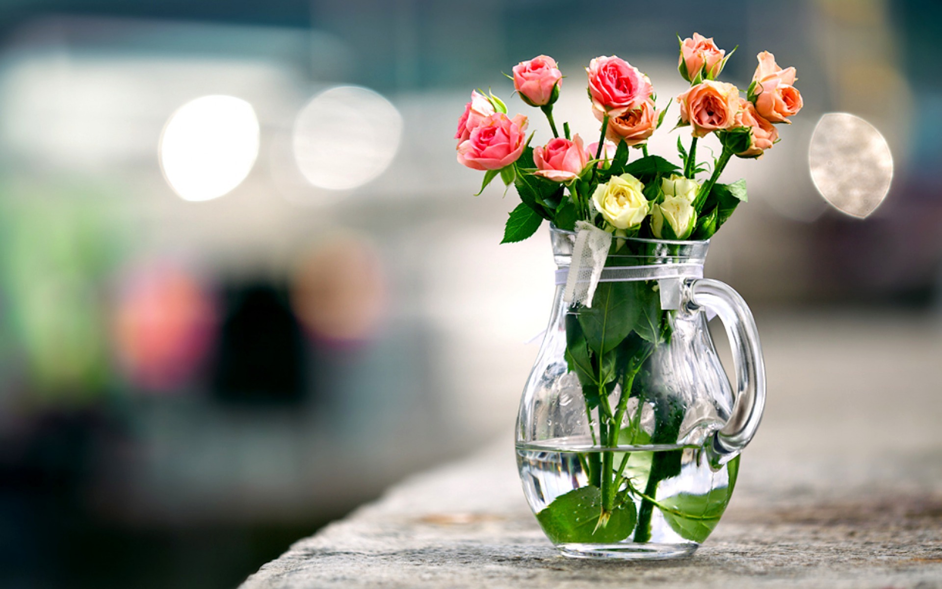 Подарить цветы в вазе. Цветы в вазе. Цветы в прозрачной вазе. Wdtns d DDPT. Красивый букет в вазе.