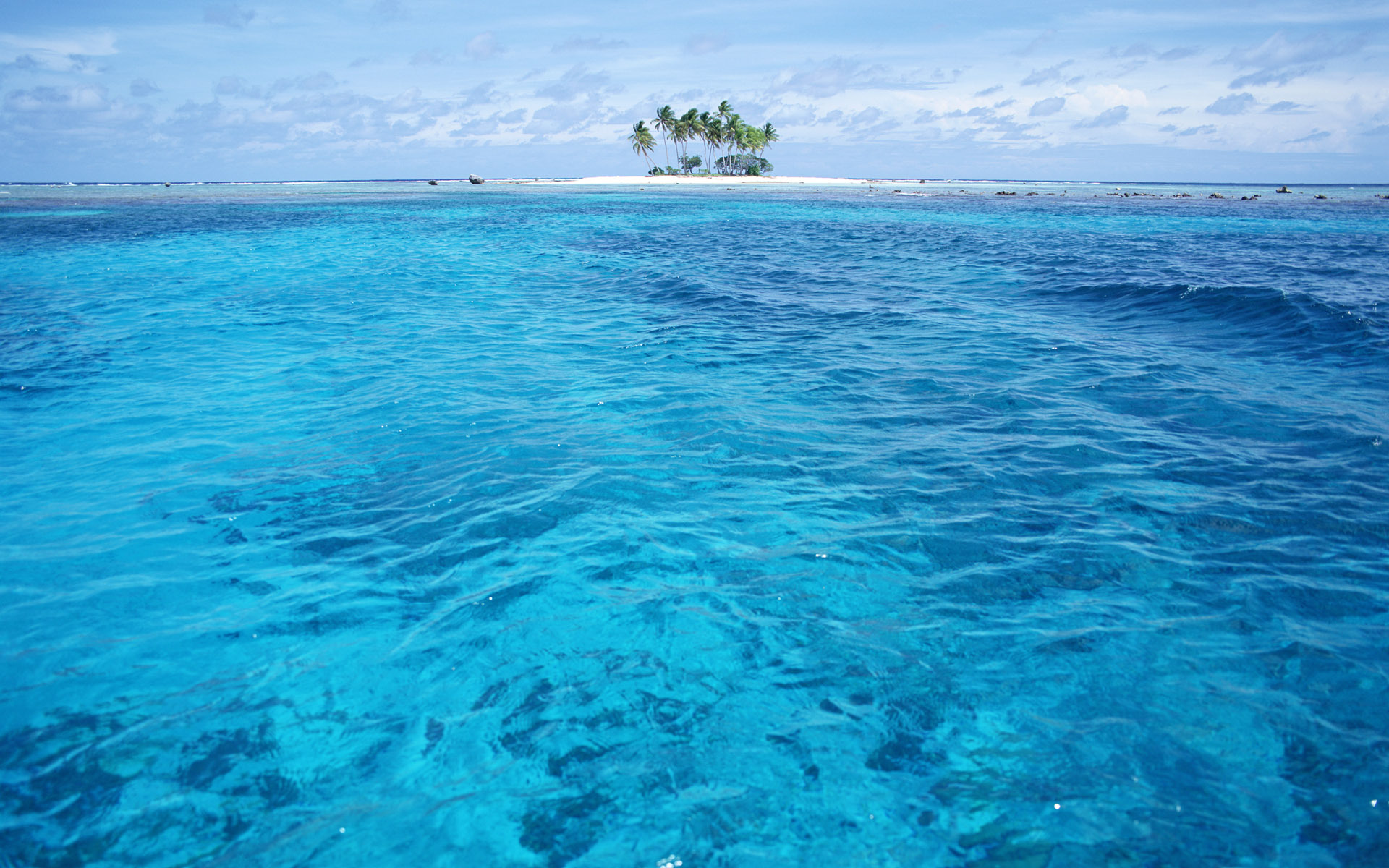 Island вода. Карибское море Атлантический океан. Гавайские Острава голубая Лагуна. Атолл в тихом океане. Карибское море голубая Лагуна.