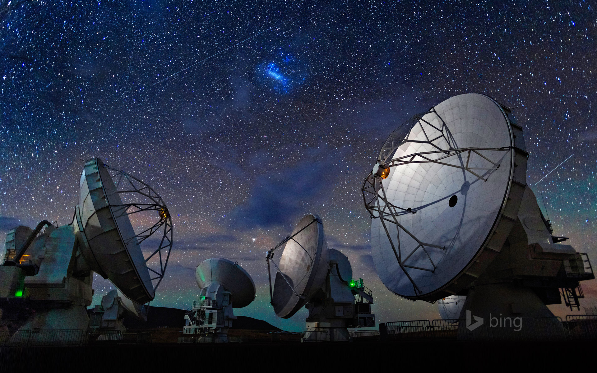 Обсерватория космос. Обсерватория Alma, Чили. Atacama large millimeter array. Alma радиотелескоп. Телескопы и радиотелескопы.