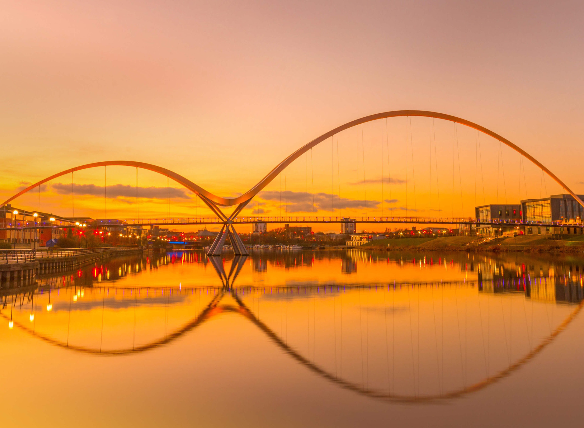 Река бесконечность. Мост бесконечности (Infinity Bridge), Стоктон-он-тис, Англия. Мост в Стоктоне. Река бесконечности. Мост бесконечность в Стоктоне.