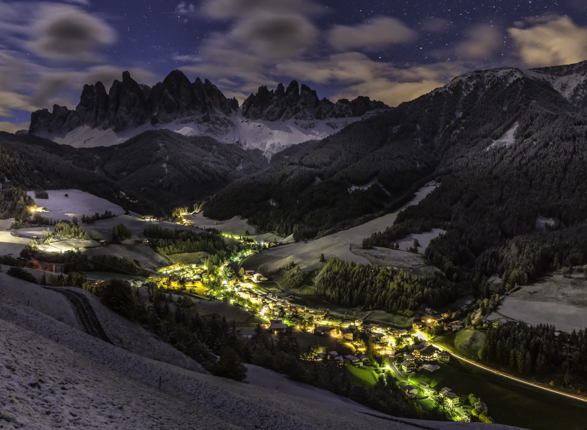 перевал ночью. горы ночью. ночью в горах была. ночное небо в горах. горы ночью.