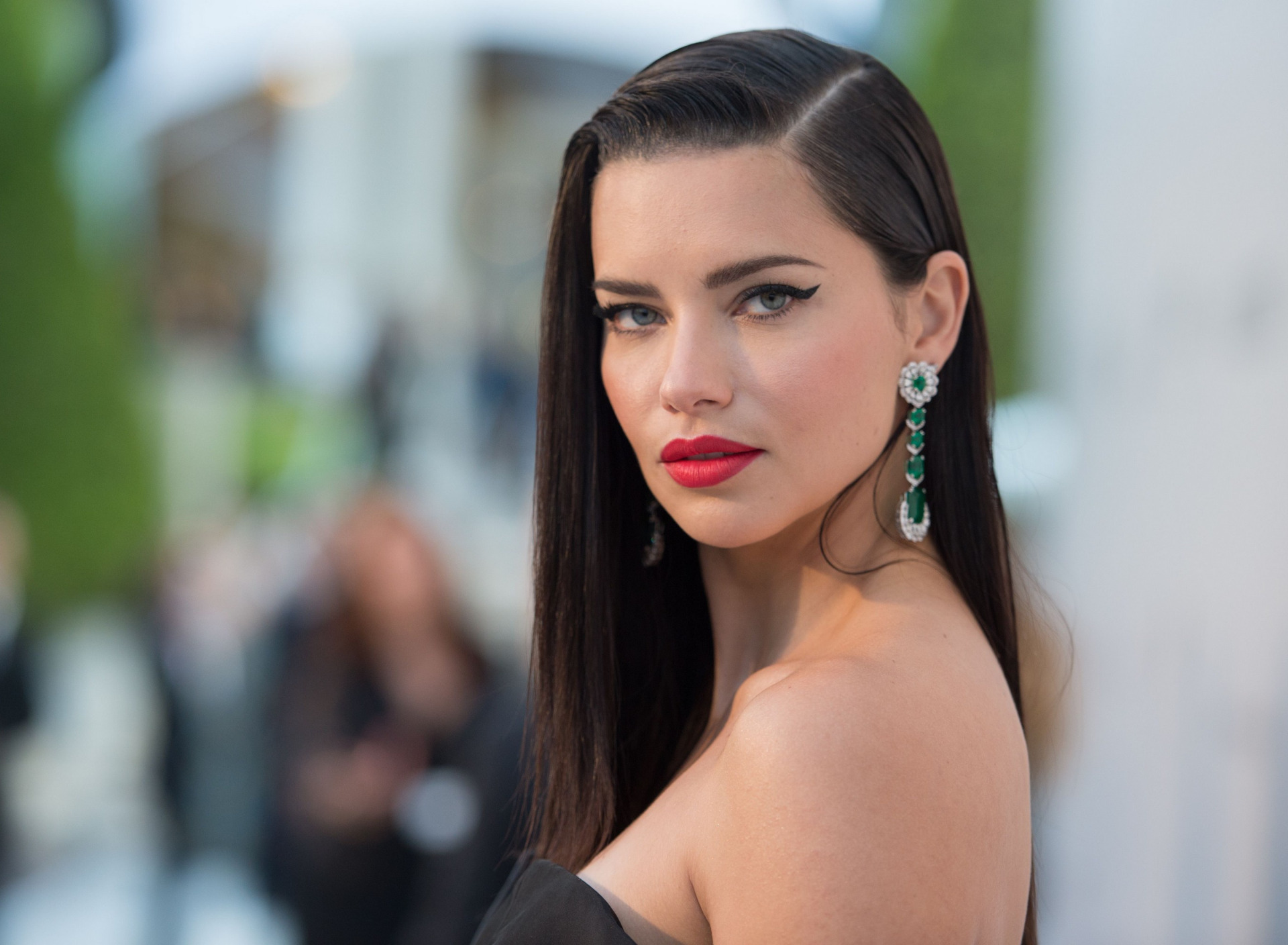 Download wallpaper look, earrings, makeup, Adriana Lima, Adriana Lima,  photoshoot, look, Hair, section girls in resolution 1920x1408