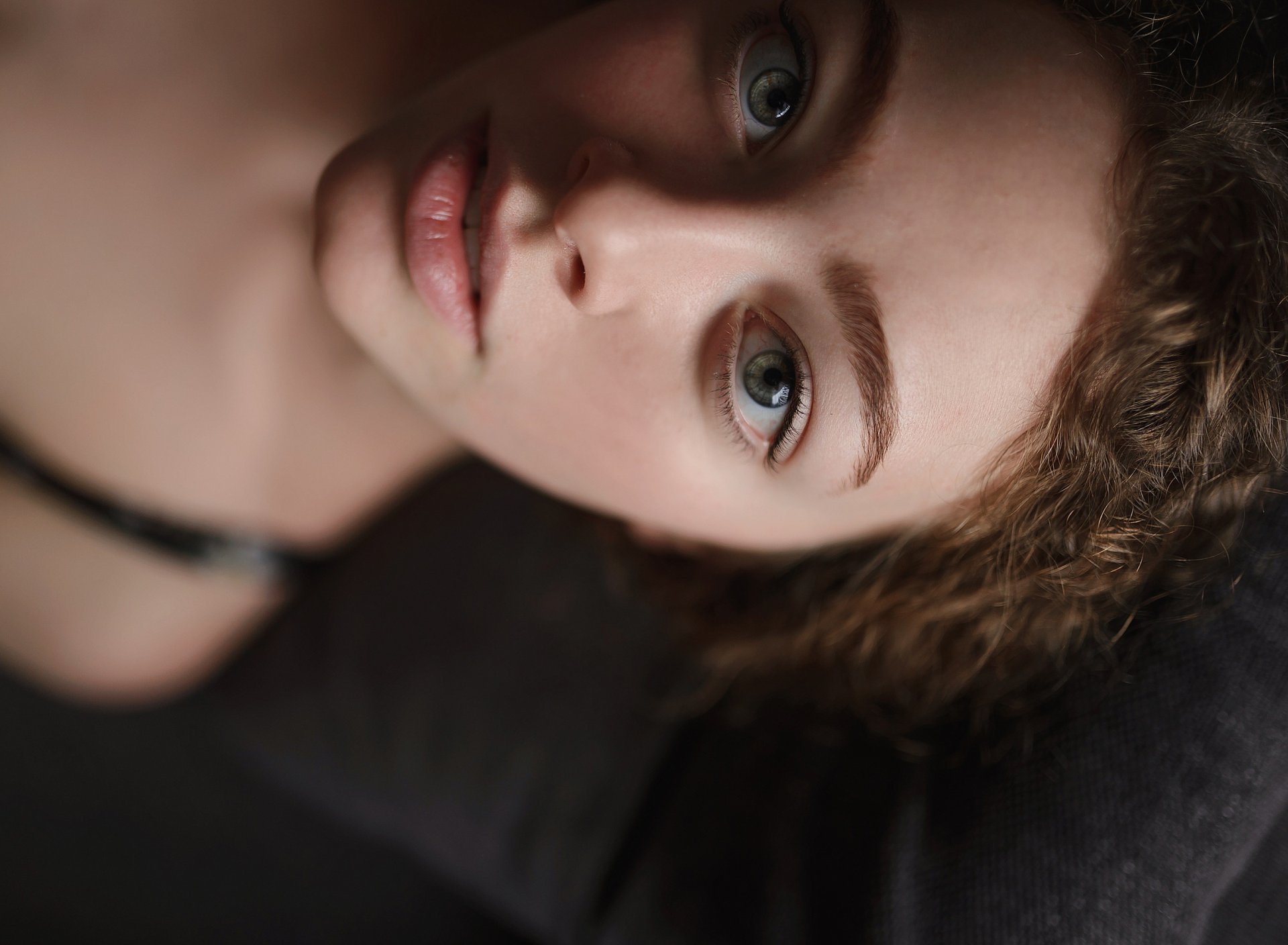 Download wallpaper portrait, sponge, curls, Aleks Five, Katherine ...
