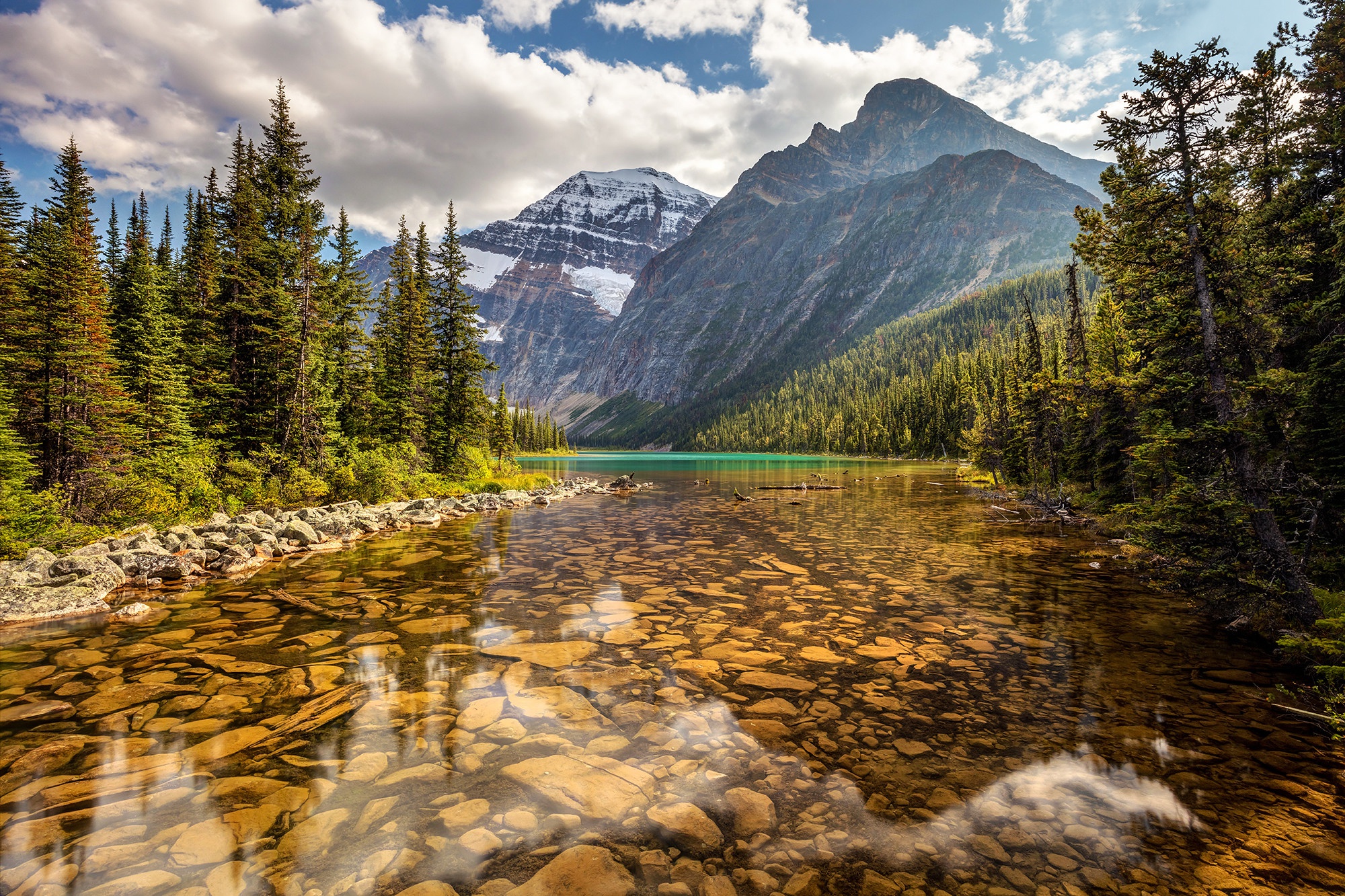 Климат и внутренние воды канады. Канада, Джаспер, озеро. Национальный парк Йохо Канада. Скалистые горы парк Джаспер.