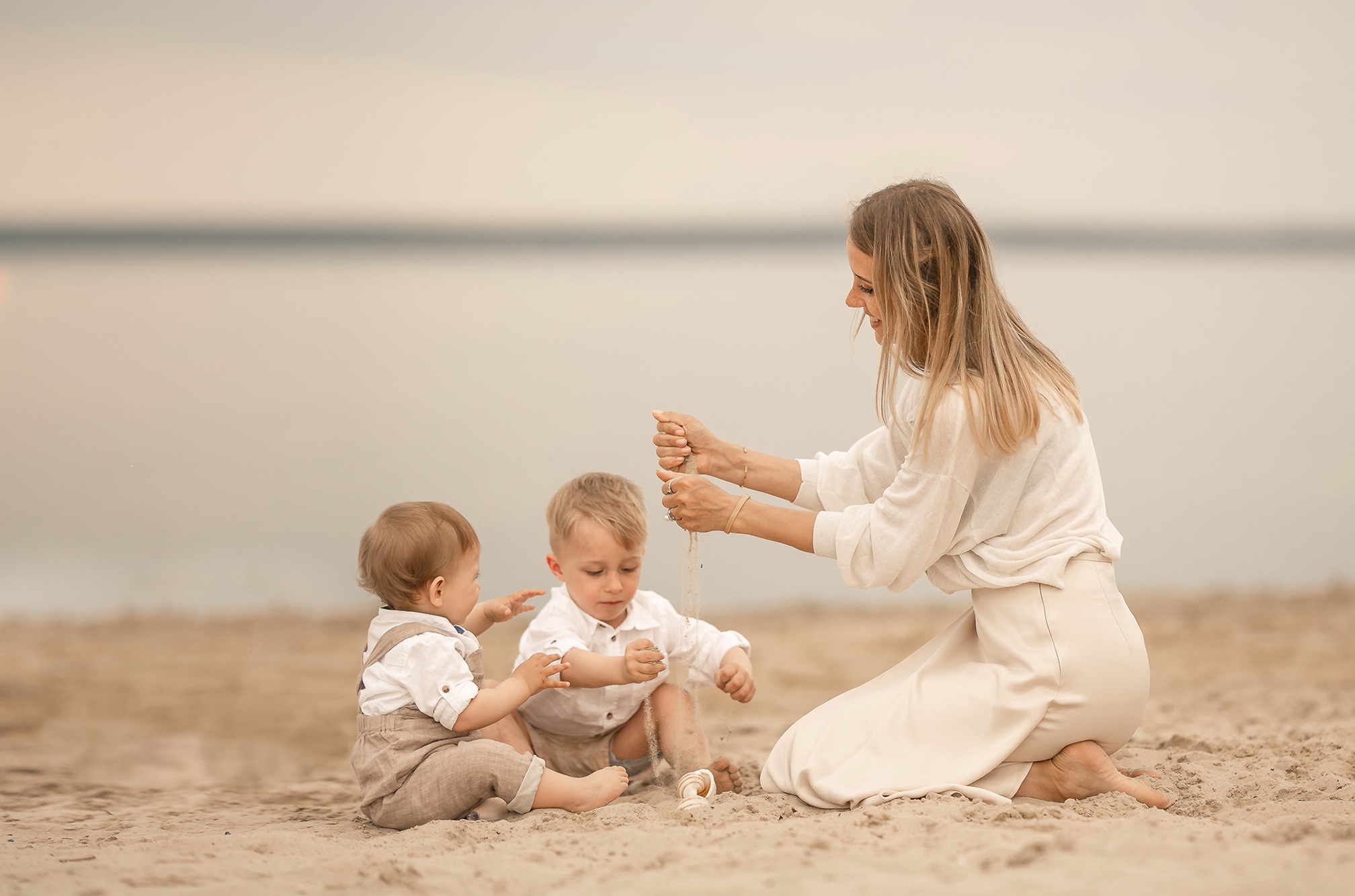 Mother mother family. Заставка на рабочий стол семья. Заставка на рабочий стол семья с детьми. Мама картинки. Семья мама.