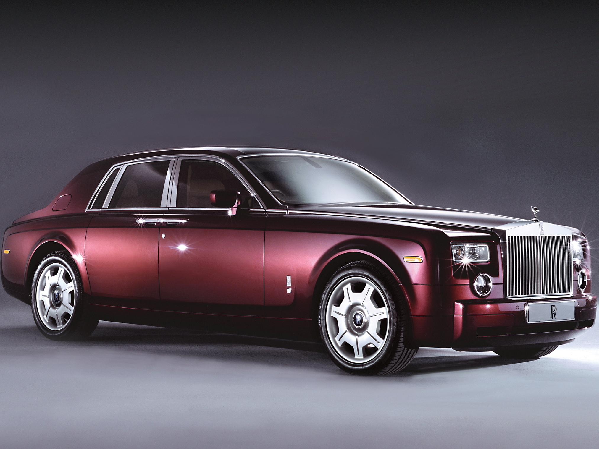 Rolls com. Rolls Royce Phantom. Роллс Ройс Фантом 2005. Роллс Ройс Фантом 2025. Машина Роллс Ройс Фантом.