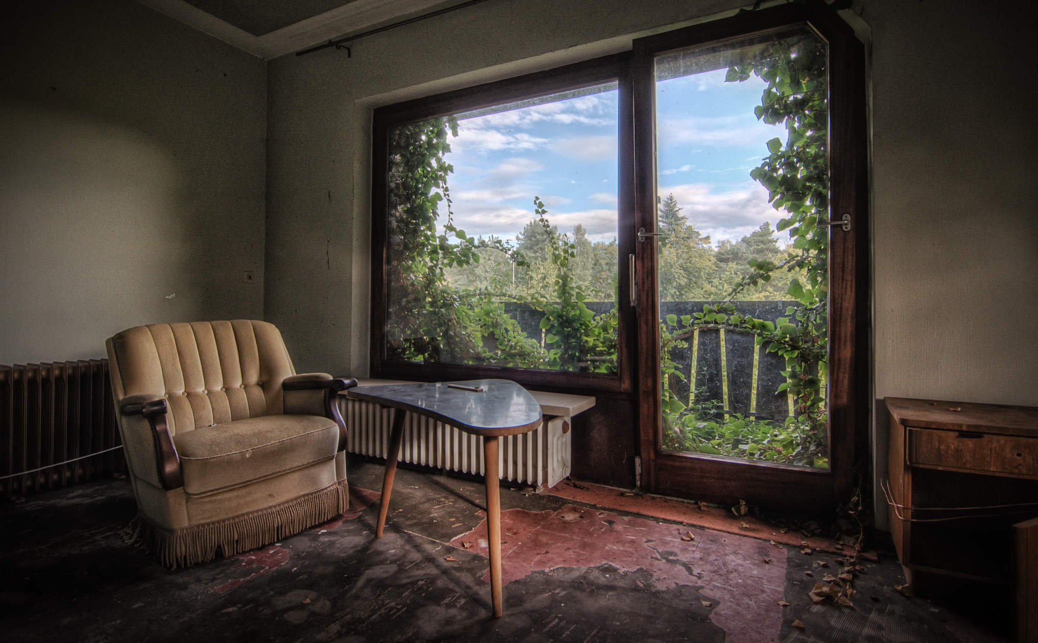Советская комната с окном