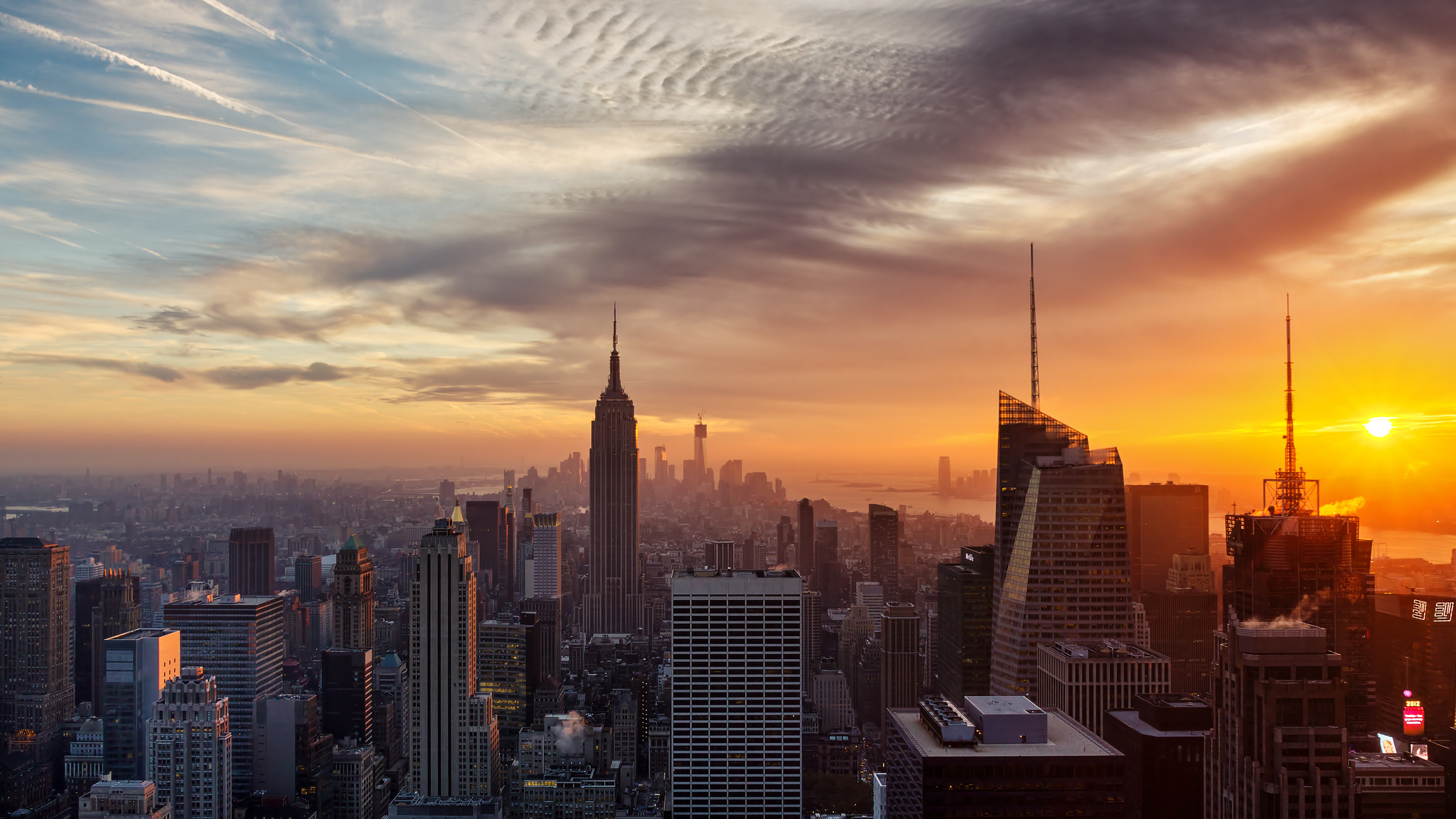2 экран города. Нью-Йорк. Архитектура Нью-Йорка Манхеттен. Нью Йорк 2022 город. Нью-Йорк Манхэттен солнце.