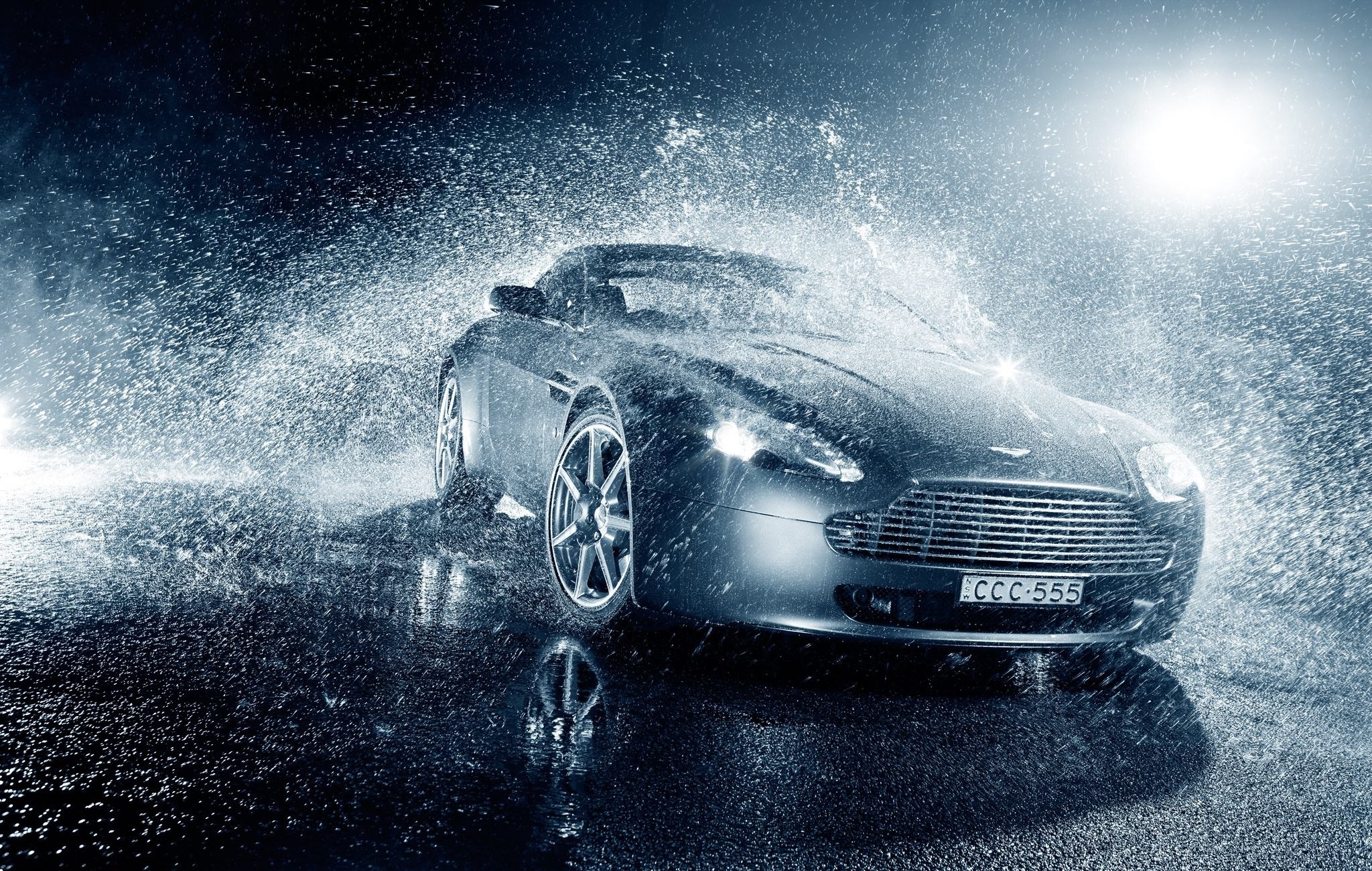 Автомобили после воды. Машина в брызгах воды. Мойка автомобиля. Автомобиль брызги. Машина под дождем.