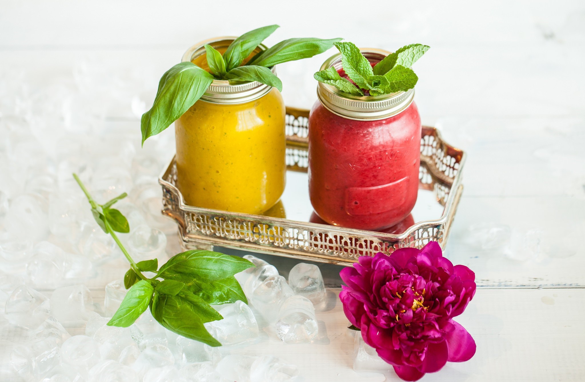 Flower drink. Smoothie пион. Цветы и напиток. Смузи со льдом. Цветочный лимонад.