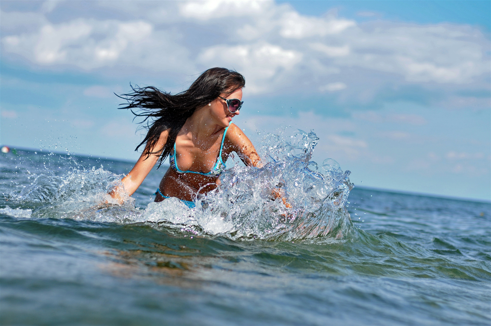 К чему снится море женщине купаться. Девушка-море. Фотосессия на море. Фотосессия на море для девушек. Красивая женщина на море.