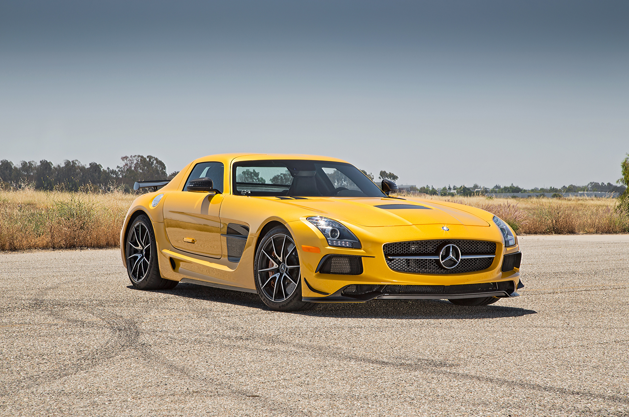 Mercedes benz amg. Mercedes-Benz-SLS-AMG. Мерседес SLS AMG. Мерседес СЛС АМГ Блэк Сериес. Мерседес СЛС АМГ желтый.