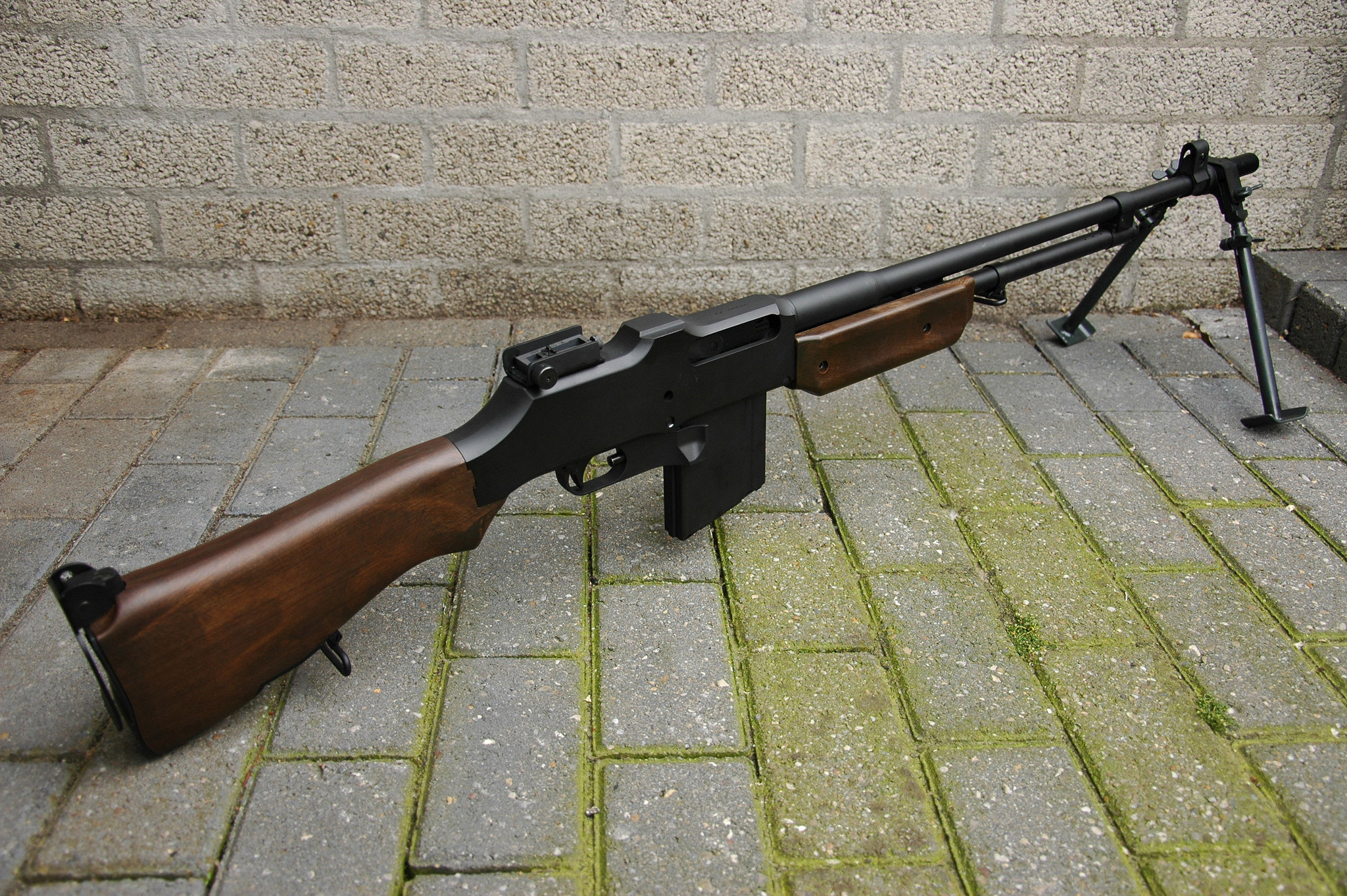 Brown м