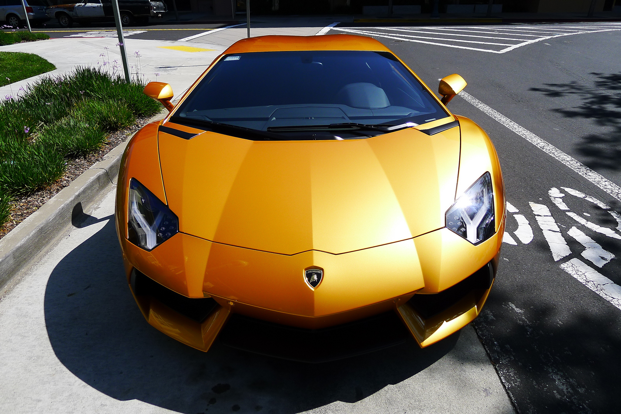 Машина ламборгини. Lamborghini Aventador lp700-4 Золотая. Lamborghini Aventador lp700-4 Yellow. Lamborghini Aventador lp700-4 2017. Lamborghini Aventador lp700-4 сверху.