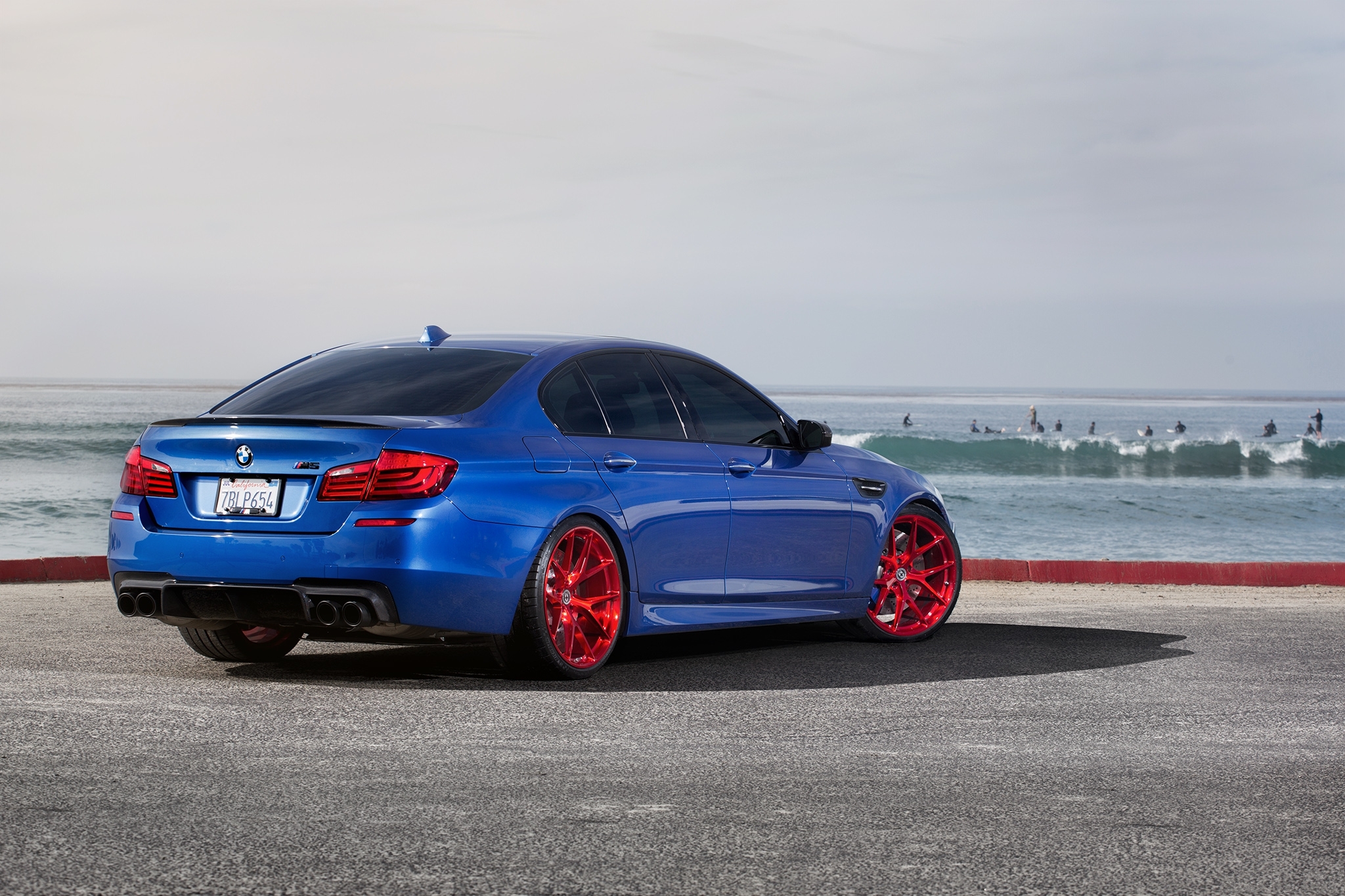 Синяя бмв м5. BMW m5 f10. BMW m5 f10 красная. BMW m5 f10 синяя. BMW m3 f10.