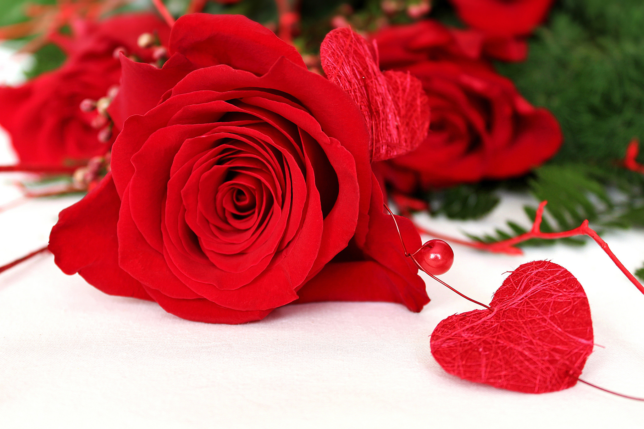 Розочки любимые. Цветы сердечки. Красивые розы. Красный цветок. Красивые красные розы.