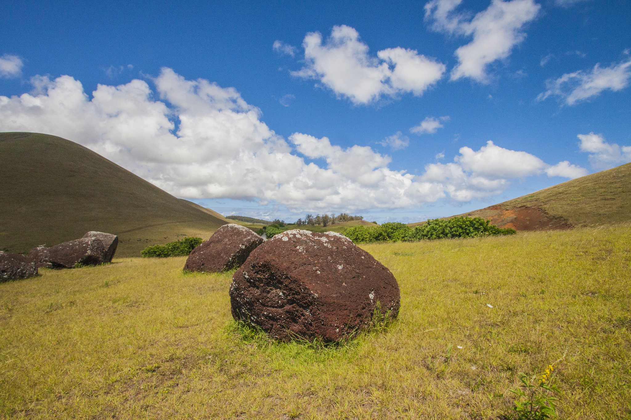 Mountain stone. Камни в горах. Большие камни в горах. Каменные горы. Камушки в горах.