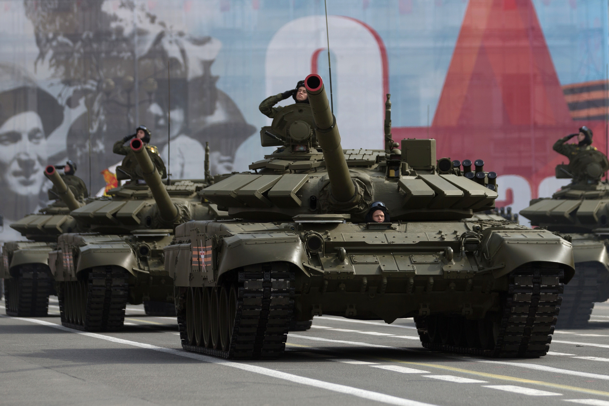 Красная 72 б. Т72б3 на параде. Бронетехника т72. Т-72 боевой танк. Танк т-72б.